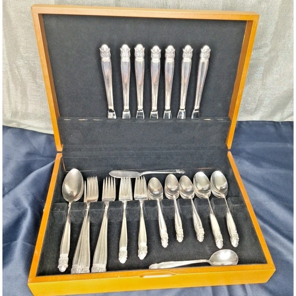 Holmes & Danish Princess Silverplate Flatware in Case 50‎ Pieces Wood Box